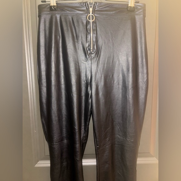 Faux Leather Leggings - Picture 1 of 3